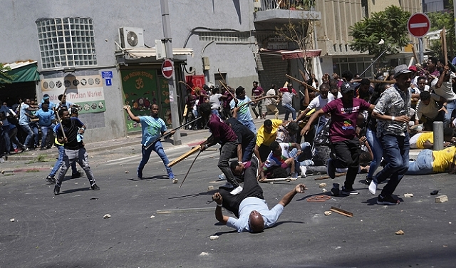 اشتباكات عنيفة بين طالبي لجوء إيرتيريين وشرطة الإحتلال