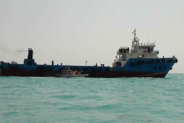 الحرس الثوري الايراني يحتجز سفينة تهرب الوقود في الخليج الفارسي