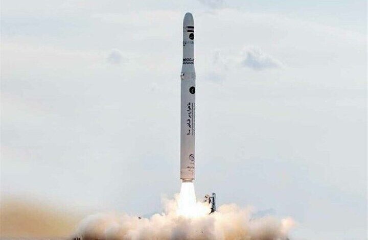 إطلاق ناجح متزامن لثلاثة أقمار صناعية بصاروخ "سيمرغ"