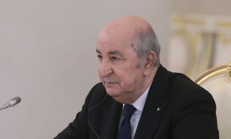 الرئيس الجزائري يدعو الليبيين إلى "لم الشمل وتغليب المصلحة العليا" للبلاد