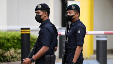 ماليزيا تحتجز 3 أشخاص يشتبه في تزويدهم إسرائيليا بأسلحة نارية والسلطات في "حالة تأهب قصوى"