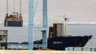 الشركة المشغلة لميناء ايلات تعتزم تسريح نصف الموظفين بسبب هجمات الحوثيين