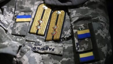"نيويورك تايمز": عائلات العسكريين الأوكرانيين القتلى تفشل منذ أشهر بالحصول على تأكيد موتهم